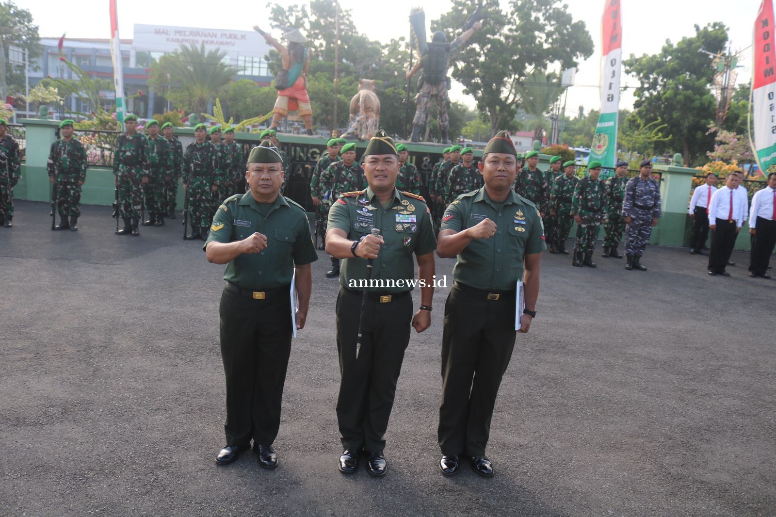 Dua Babinsa Koramil Losarang Jadi Inspirasi, Terima Penghargaan Dandim Indramayu