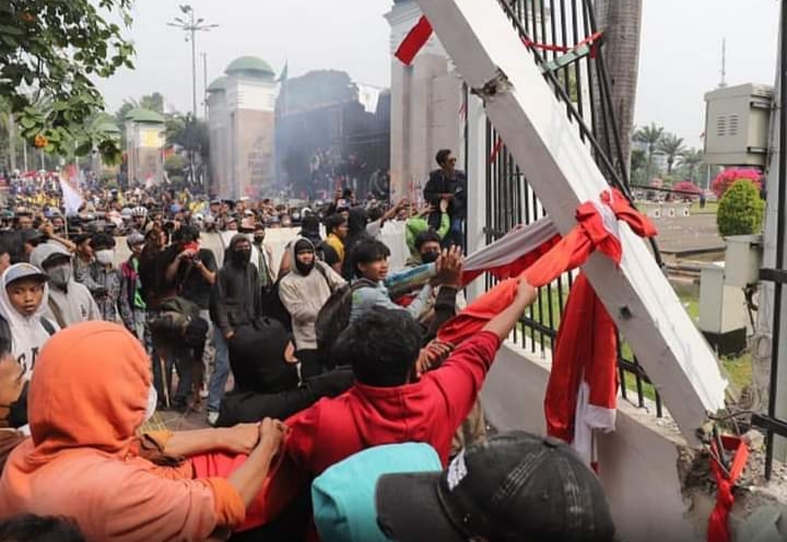 Aksi Demontrasi Tolak Revisi UU Pilkada Memanas, DPR- RI Akhirnya Tolak RUU