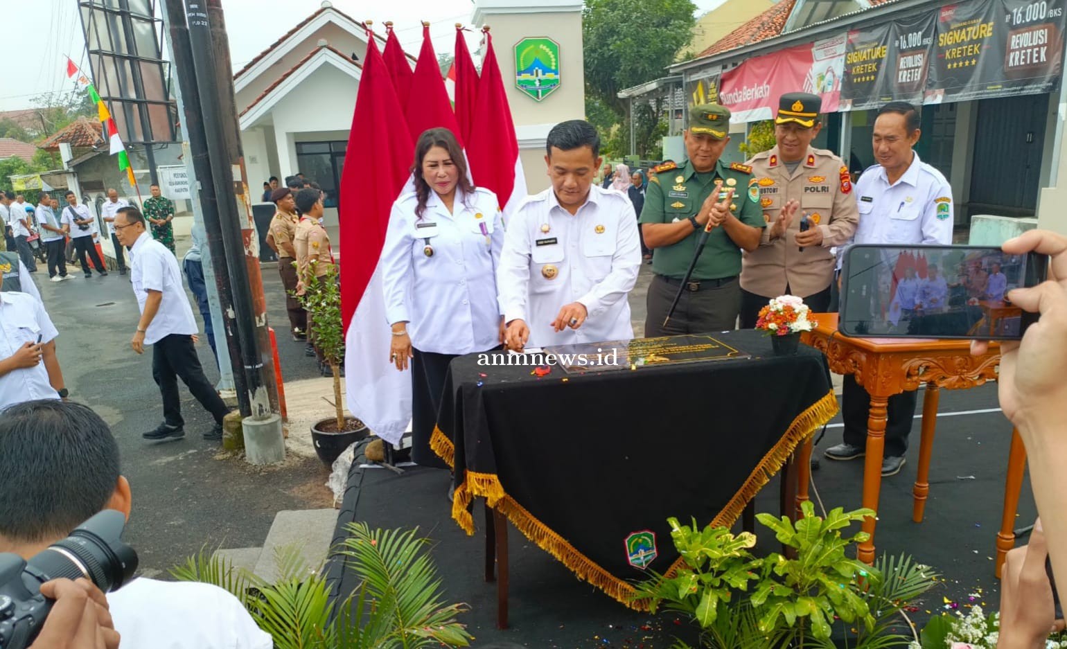 Wakapolres Majalengka Hadiri Peresmian Gapura Kampung Pancasila Desa Kawunghilir Kecamatan Cigasong 