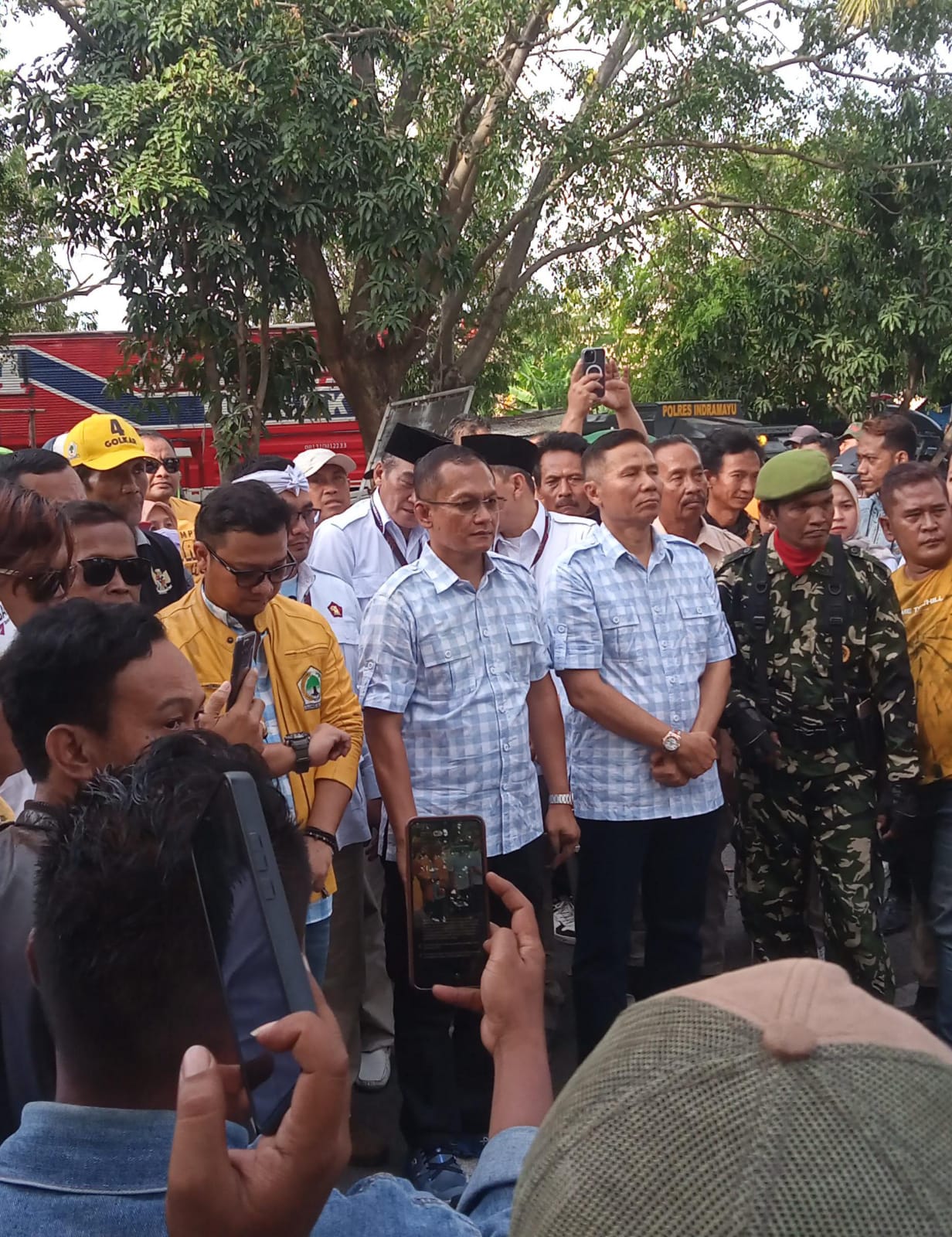 Bambang Hermanto (Baher) dan Kasan Basari mendaftar ke KPU Indramayu