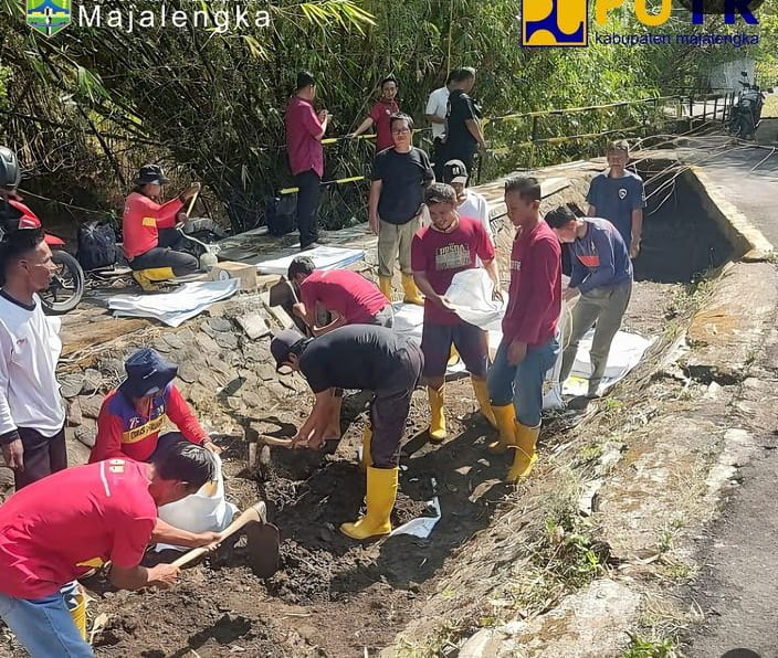 Pemkab Majalengka Bersihkan Saluran Irigasi di 9 UPTD Dinas PUTR Jelang Musim Penghujan