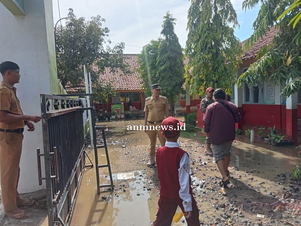 UPTD SDN 1 Jambak, Kecamatan Cikedung, Setiap Hujan Jadi Langgan Banjir.