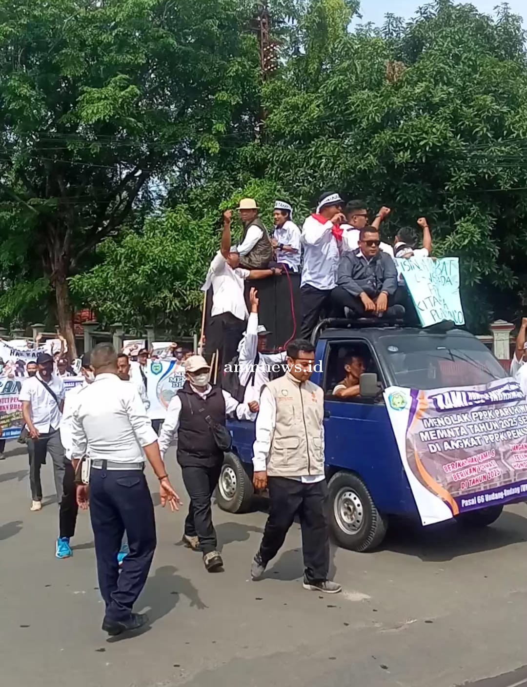 Ribuan Honorer Geruduk Gedung DPRD Indramayu, Tuntut Keadilan Seleksi Non-ASN