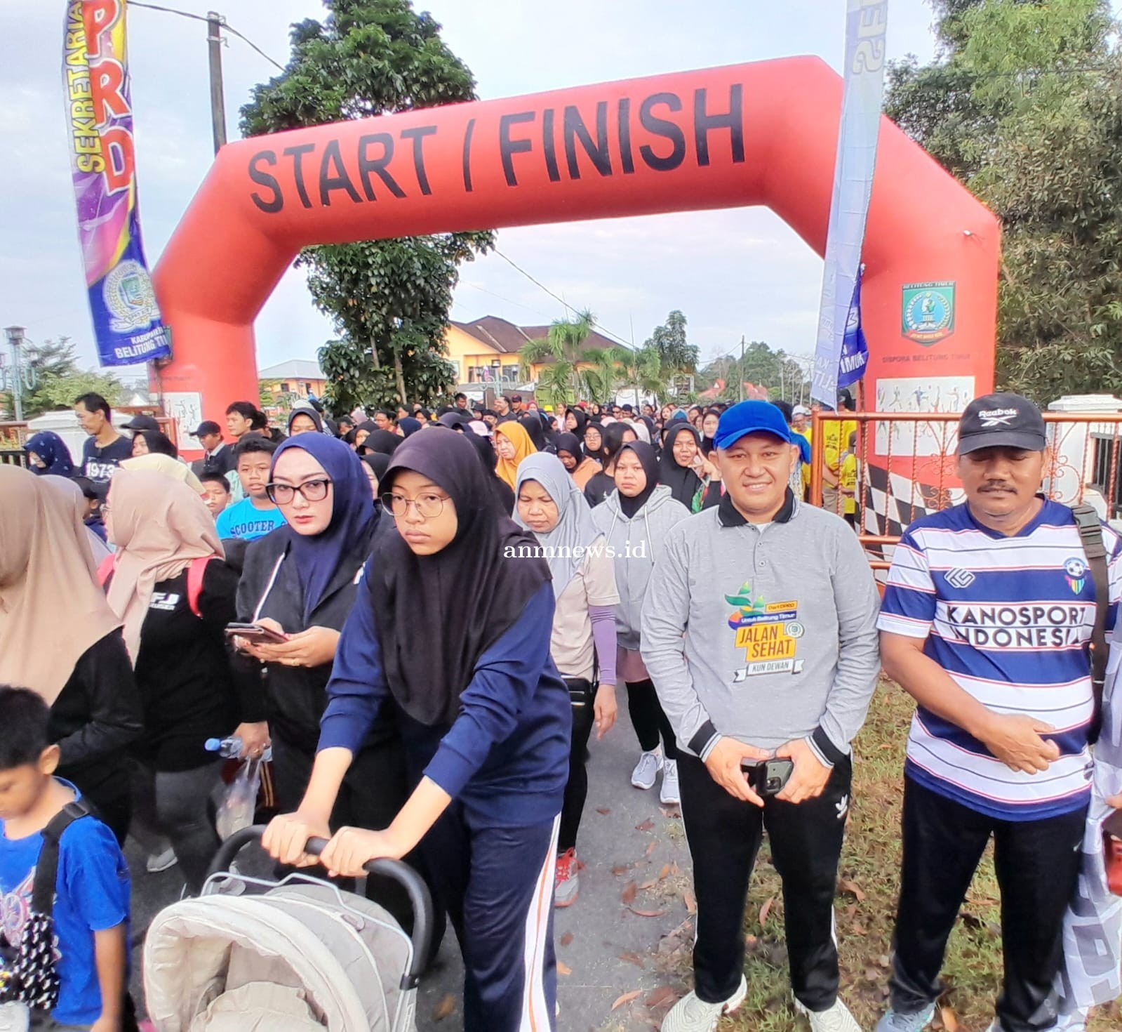 Ketua DPRD Beltim Ajak Masyarakat Hidup Sehat, Lepas Peserta Jalan Sehat Kun Dewan