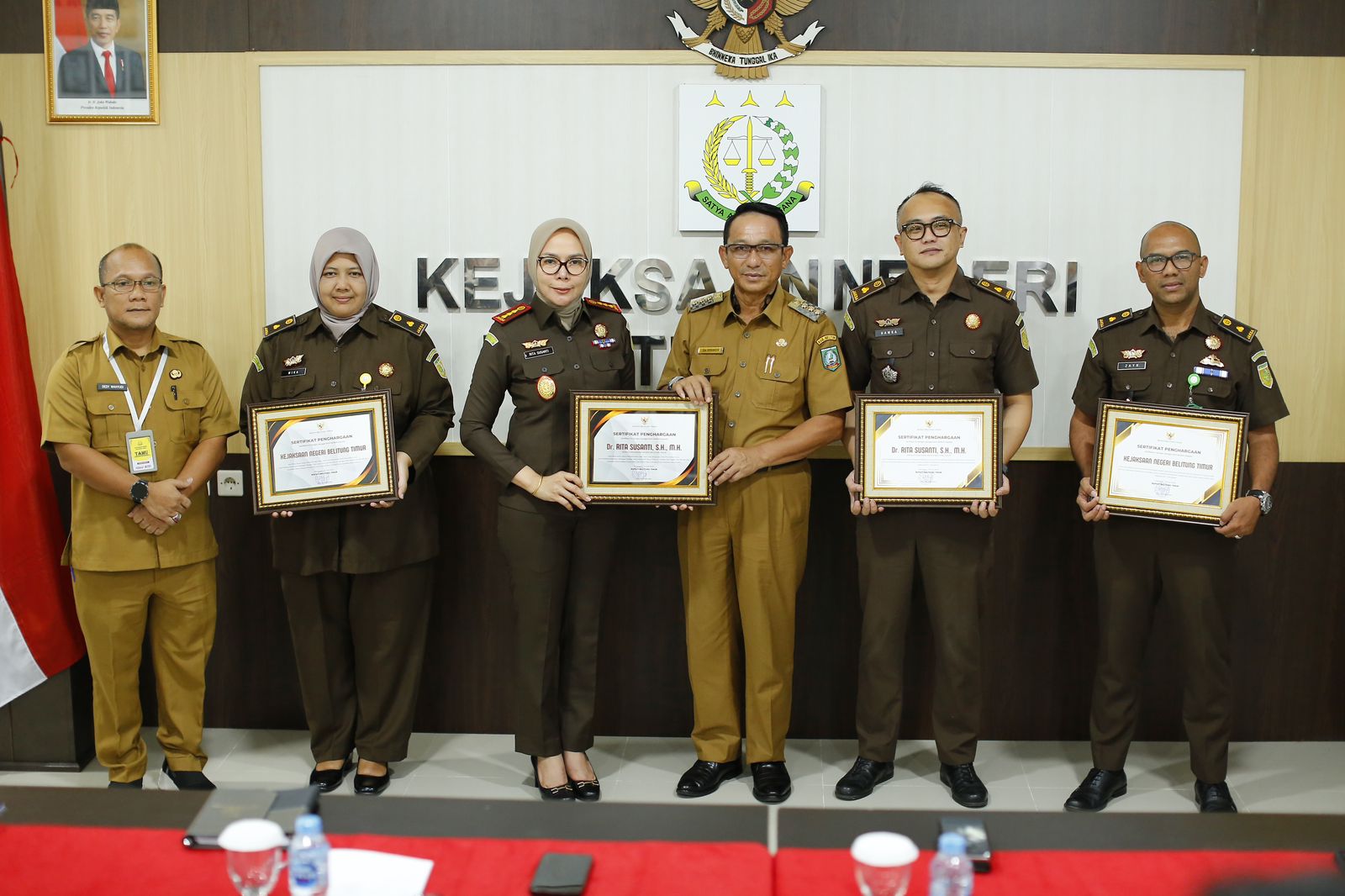 Kejaksaan Negeri Beltim Serahkan Sertifikat Penyelamatan Aset Milik Pemkab Beltim