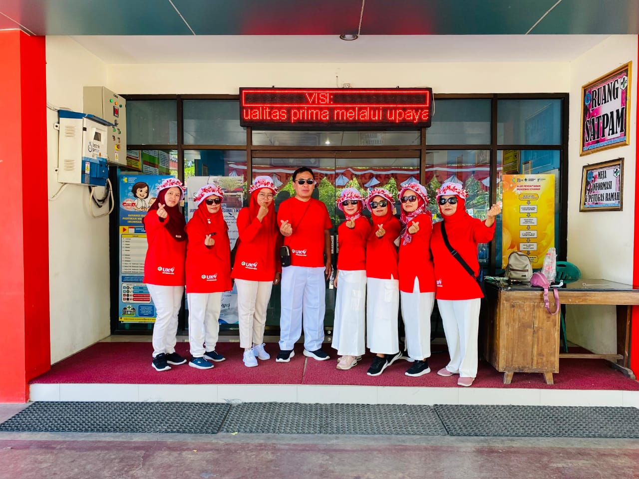 Gelar Karnaval, Pegawai Puskesmas Cikakak Meriahkan HUT RI Ke-79