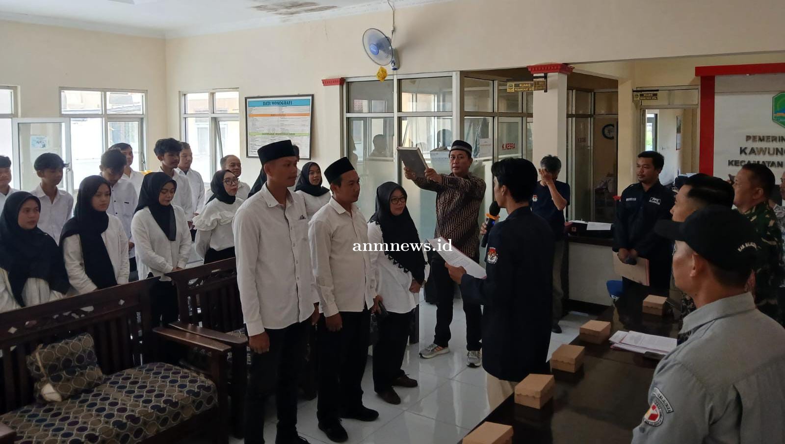 Sukseskan Pilkada Serentak tahun 2024, Ribuan Anggota KPPS di Lantik KPU Majalengka