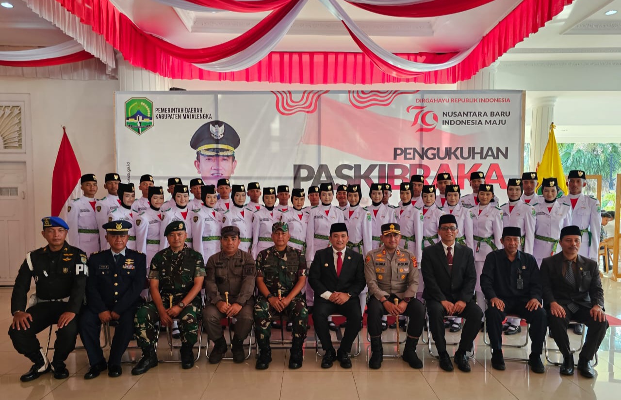 Pj. Bupati Dedi Supandi Kukuhkan 32 Paskibraka Tingkat Kabupaten Majalengka