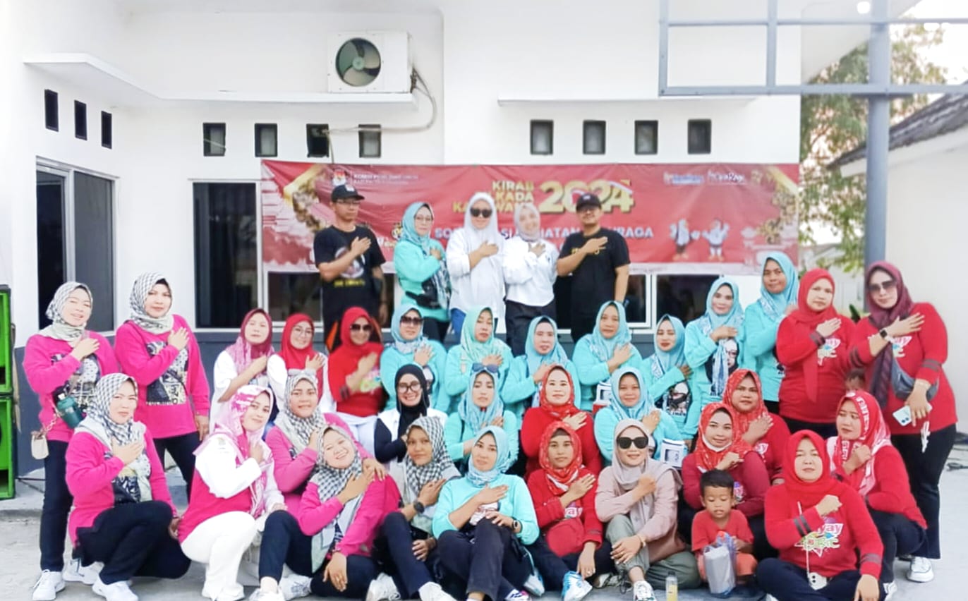 Senam Sehat Bersama Digelar PPK Cibuaya dalam Rangkaian Sosialisasi Jelang Pilkada