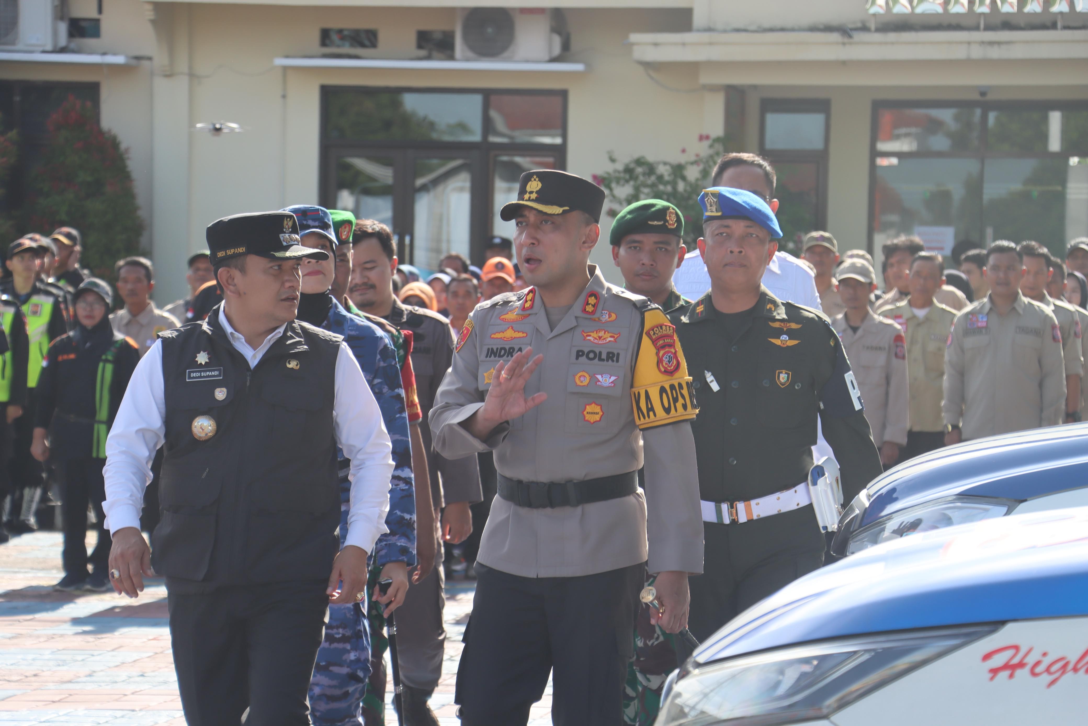 Kapolres Majalengka Pimpin Apel Gelar Pasukan Pengamanan Jelang Perayaan Nataldan Tahun Baru 2025