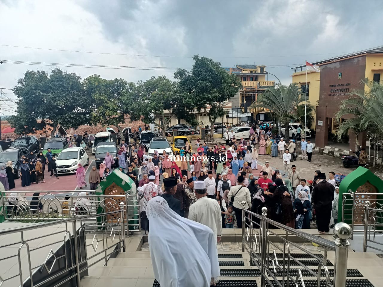 2 Tahun Menyisihkan Uang Hasil Jualan, 20 Warga Desa Sukamukti Umroh Masal