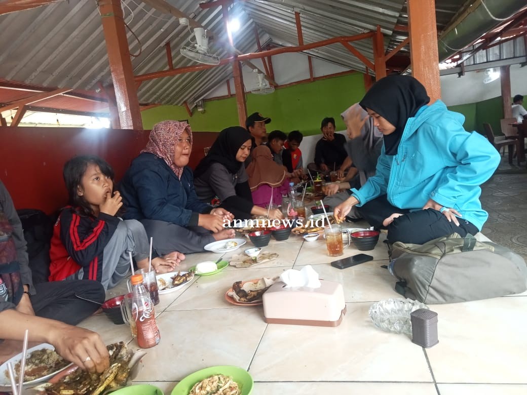 Haru Biru Mengiringi Purna Bakti Guru UPTD SDN 1 Tugu