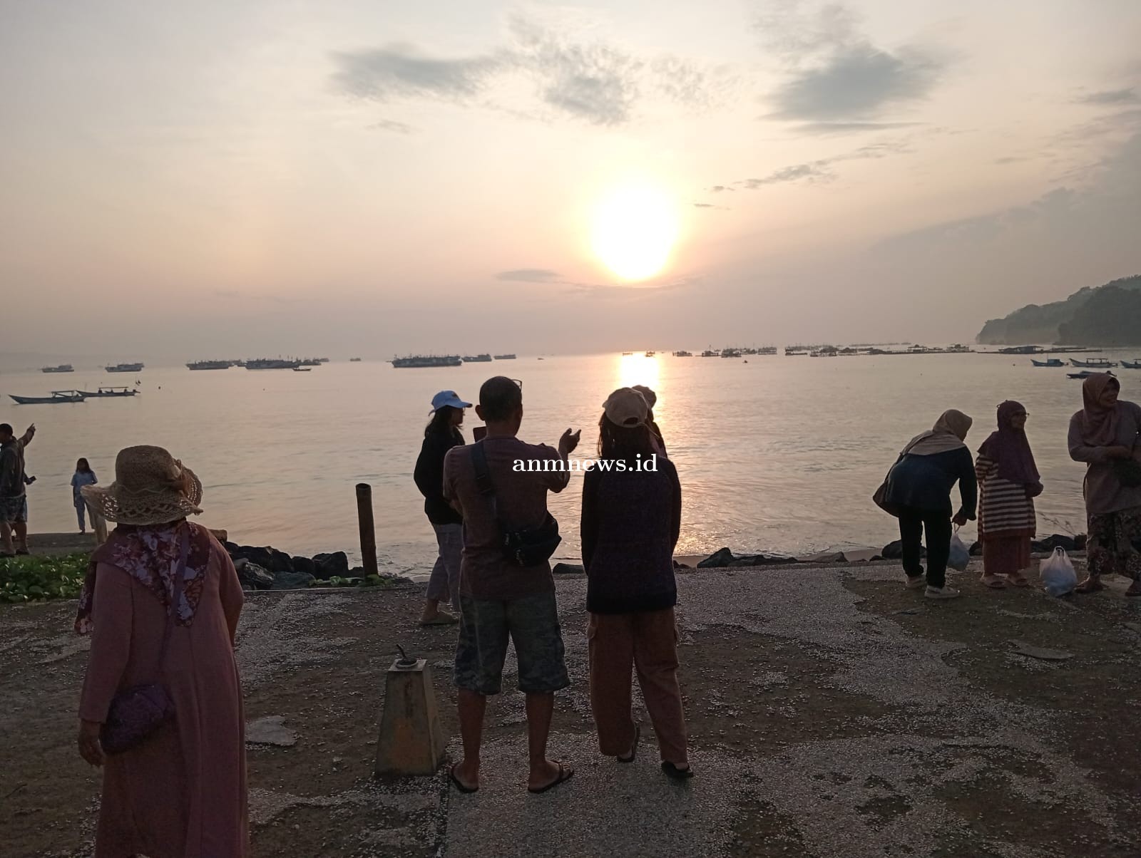 Mencari Indahnya Matahari Terbit di Pantai Timur Pangandaran