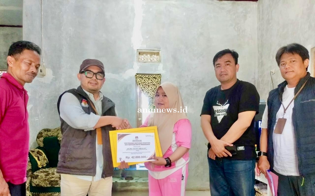 KPU Majalengka Berikan Santunan Kepada Ahli Waris  Yayat Hidayat yang Meninggal Dunia